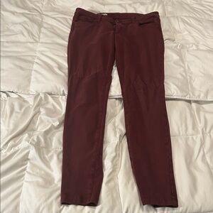Kut from the Kloth Maroon women’s pants - “Jennifer” style Ultra Skinny - Size 6